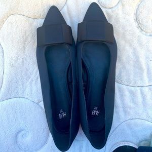 Gorgeous H&M satin pointed toe ballet flats